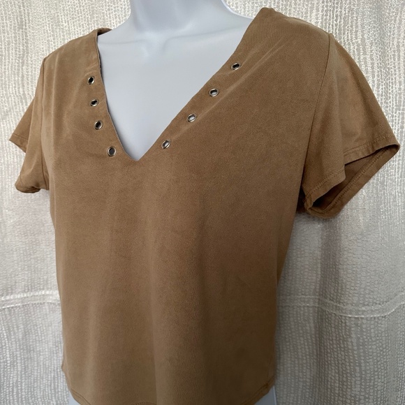 A’ Gaci, Tan short sleeve top with v neckline, junior L - Picture 1 of 5